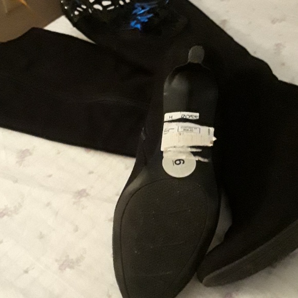 Boots - Picture 4 of 7